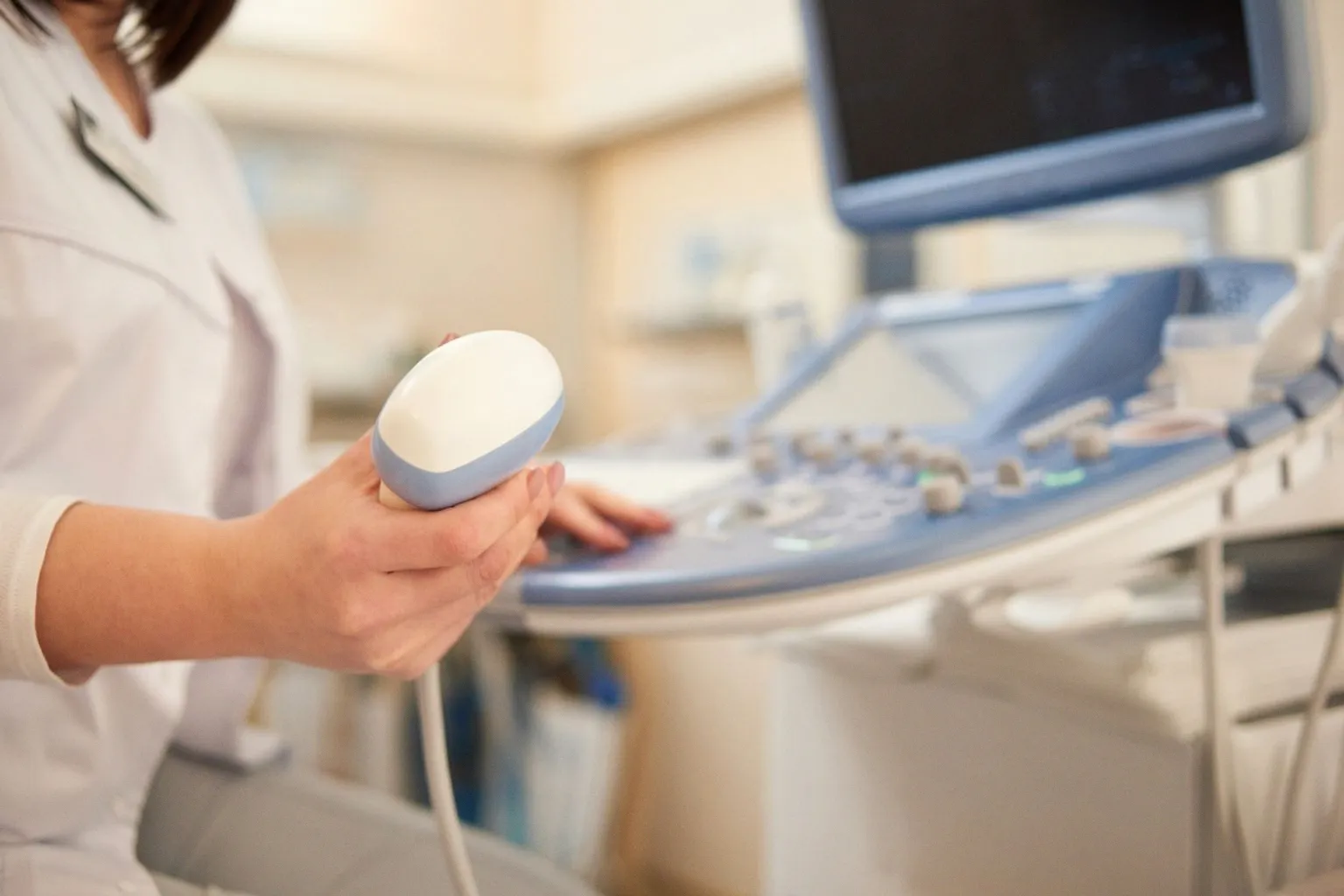 El Hospital Calderón Guardia integra ecografía con inteligencia artificial para detectar tumores