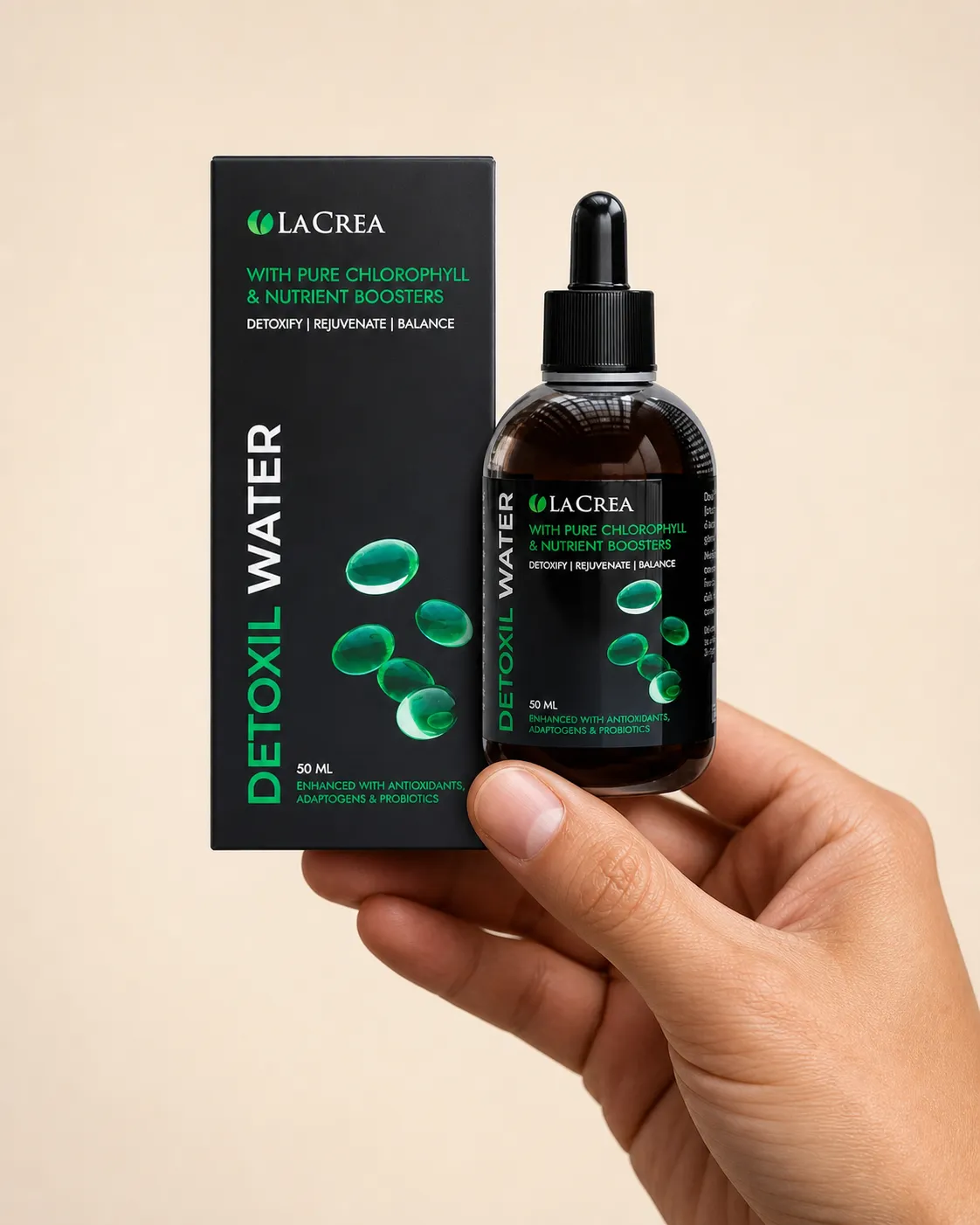 Detoxil Water Liver — el envase en la mano