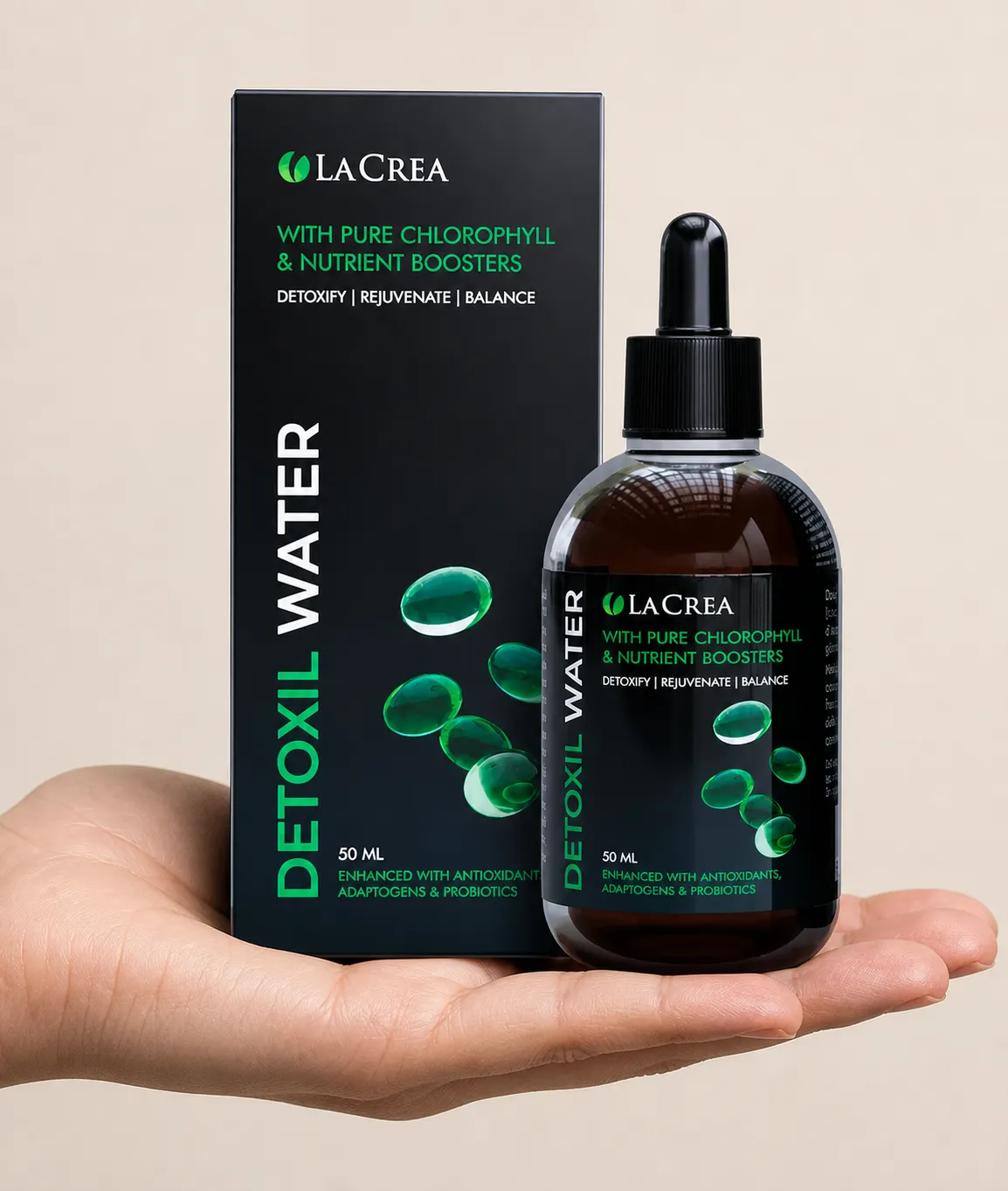 Detoxil water — el envase en la mano