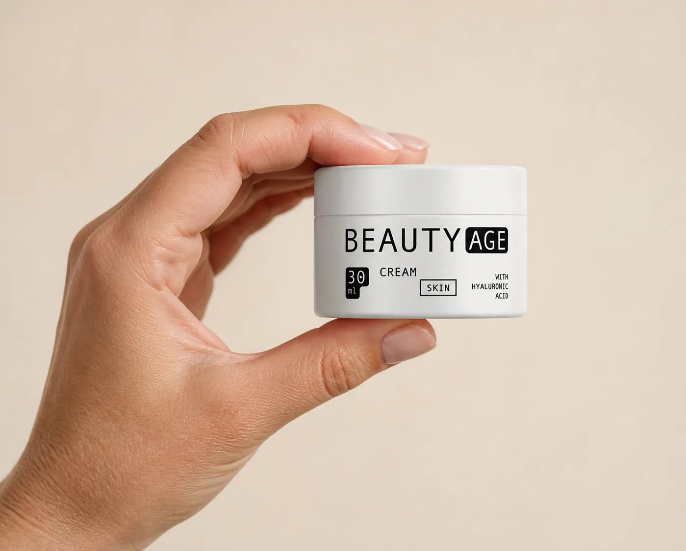 Beauty Age Skin — el envase en la mano