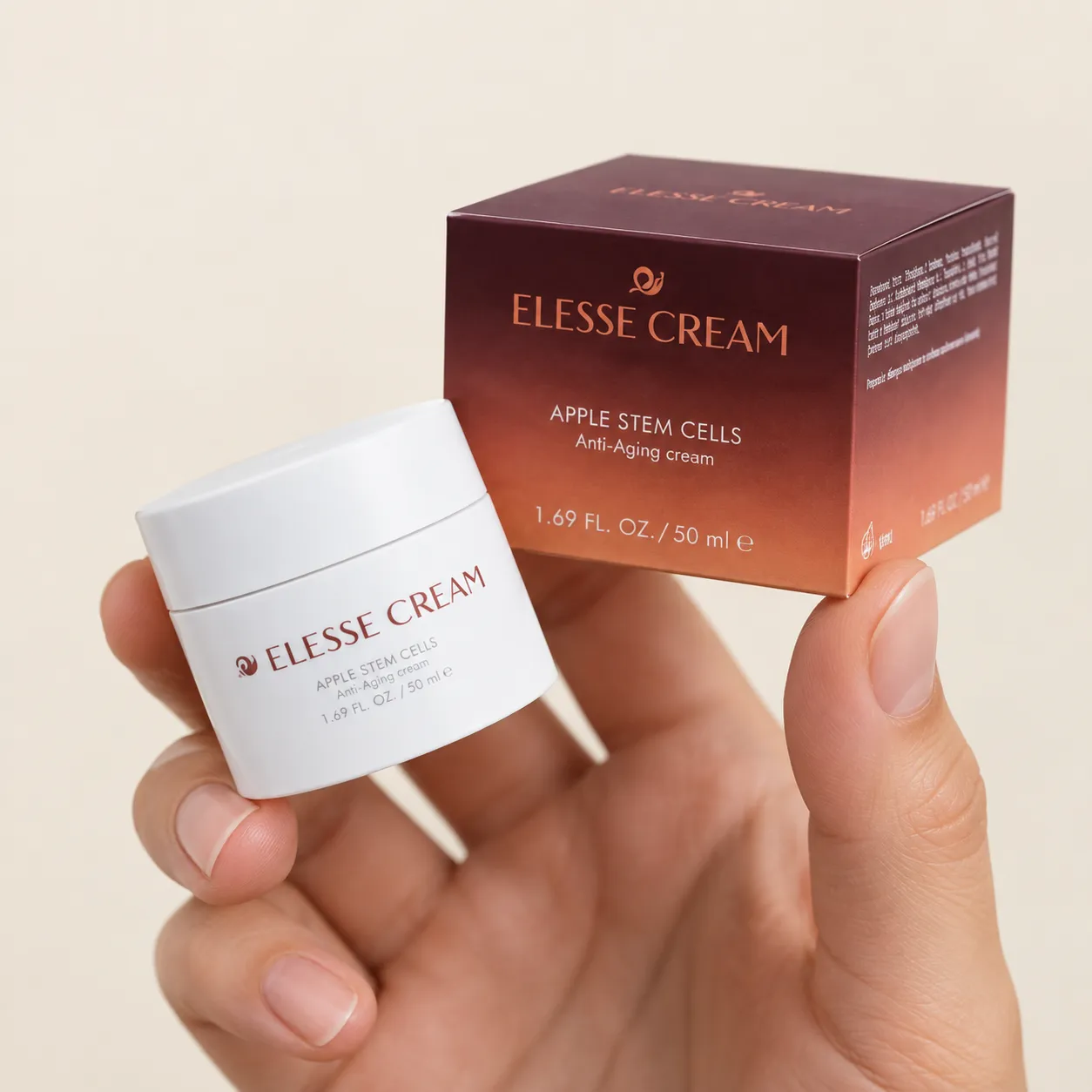 Elesse Cream — el envase en la mano